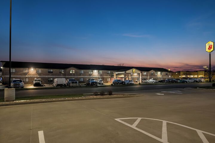 Super 8 by Wyndham Farmington