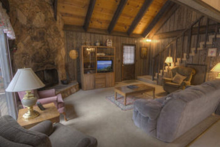 Conveniently Located Tahoe Home for 10 by RedAwning