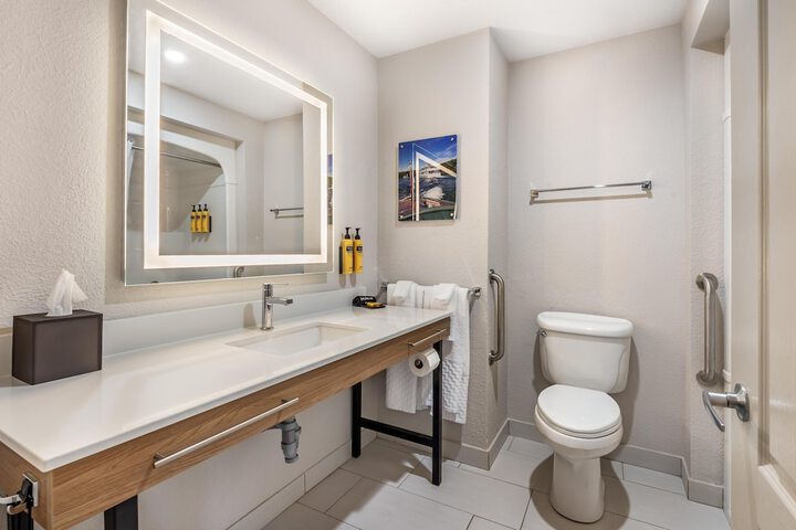 Best Western Plus 1000 Islands Hotel & Suites