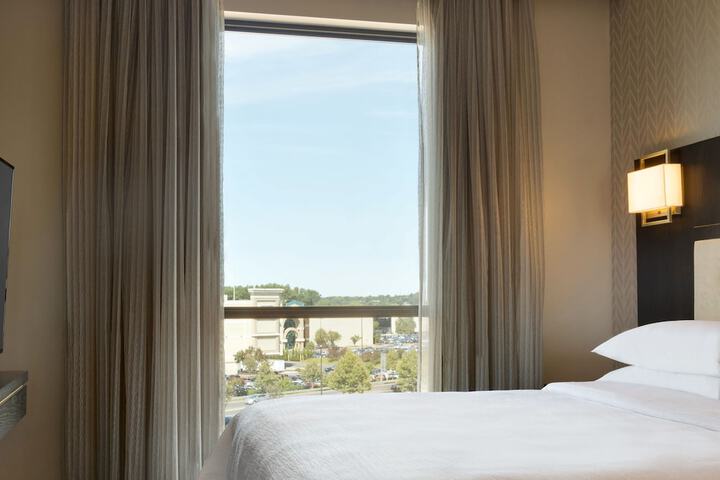 Embassy Suites by Hilton Syracuse Destiny USA