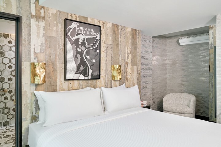 Room 12 of 32