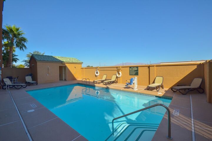 Pool 14 of 40