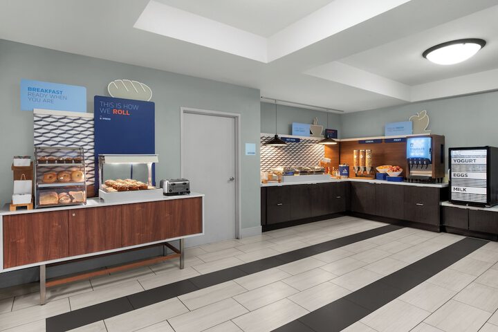 Holiday Inn Express Hotel & Suites Marina - State Beach Area by IHG