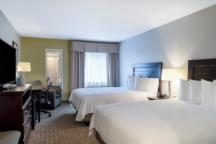Holiday Inn Express & Suites Chicago-Libertyville by IHG