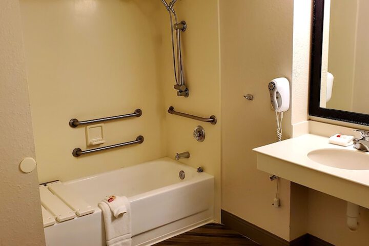 Room 13 of 29