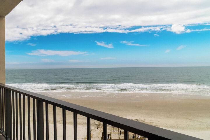 The Oceanfront Litchfield Inn