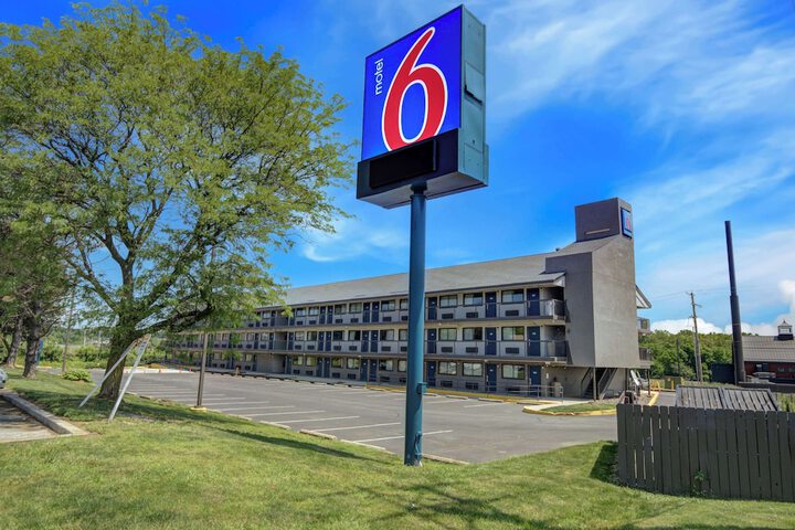 Hotel 2 of 33