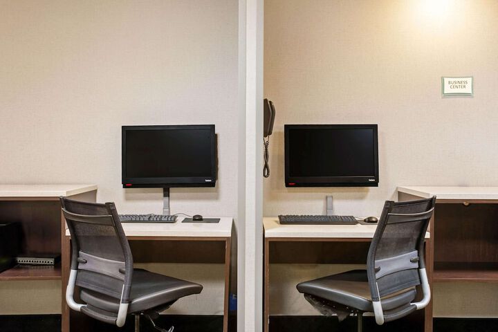 La Quinta Inn & Suites by Wyndham Boston-Andover