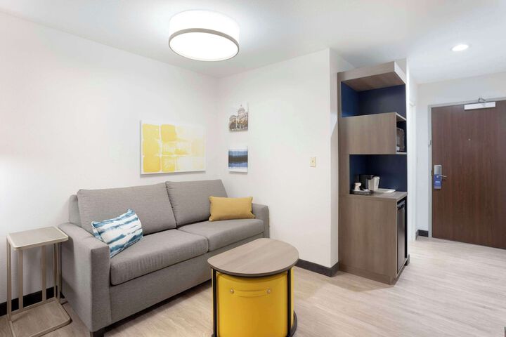 Room 17 of 53
