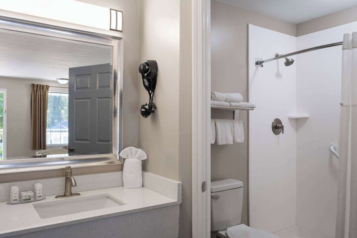 Room 9 of 27