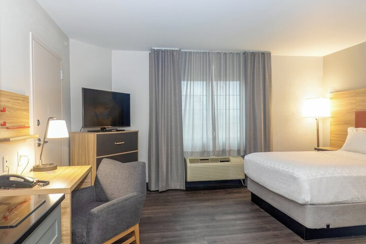 Room 16 of 40