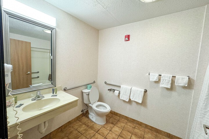 FairBridge Inn & Suites Batavia - Darien Amusement Park