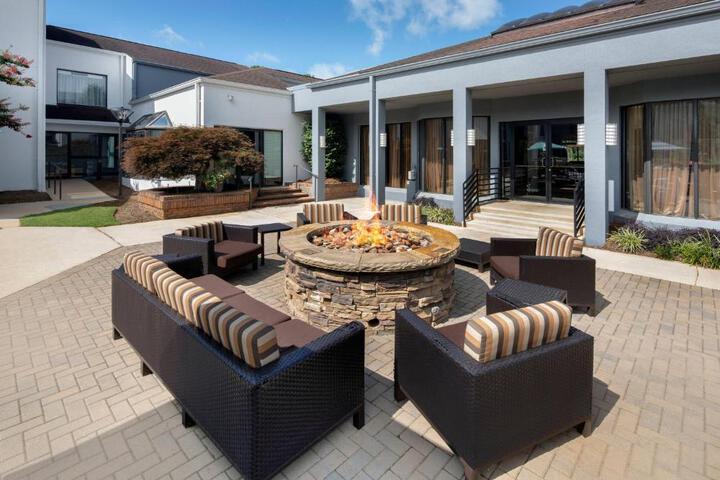 Courtyard by Marriott Atlanta Windy Hill / Ballpark