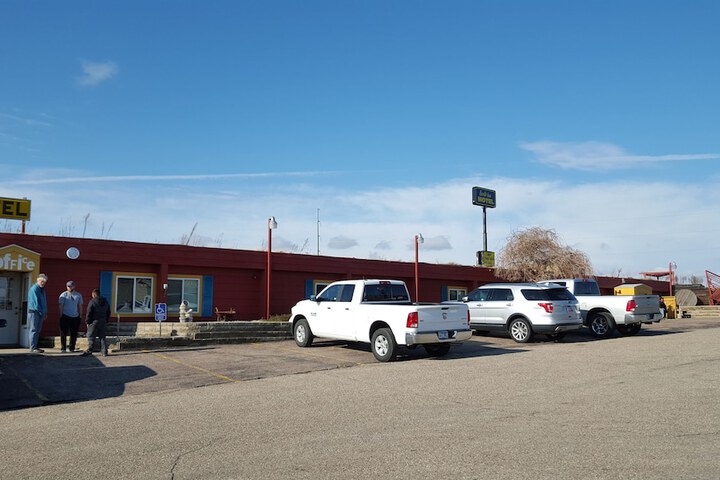 Earth Inn Motel