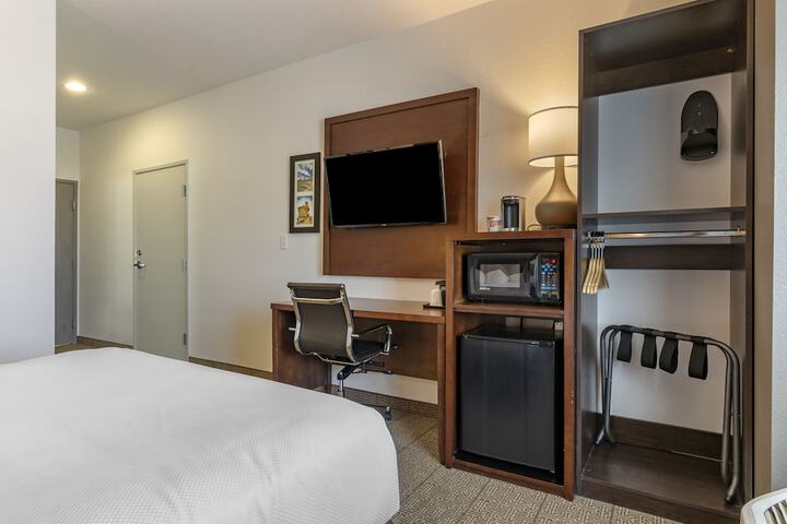 Room 13 of 32