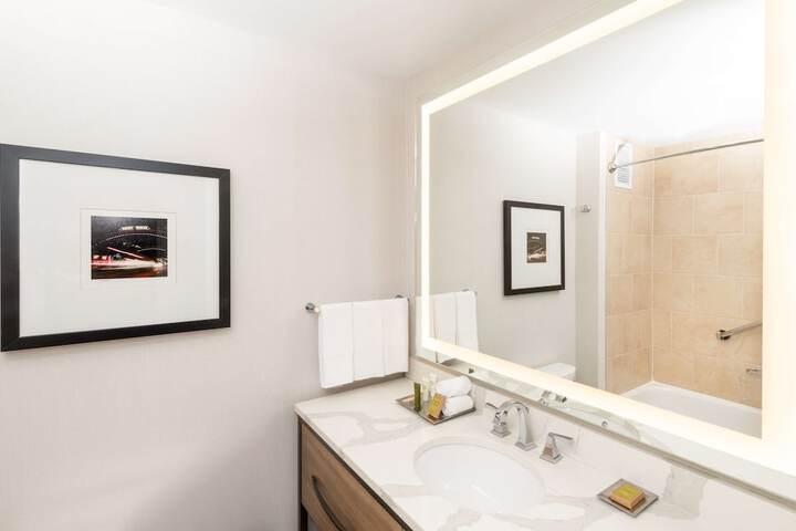 Hilton Columbus / Polaris