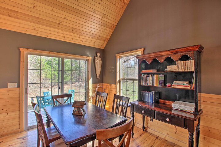 Close to Vineyards: Updated New Haven Retreat!