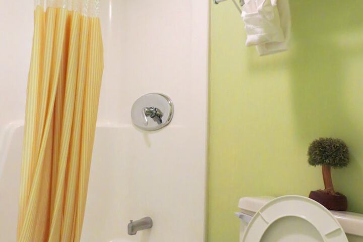 Room 32 of 41