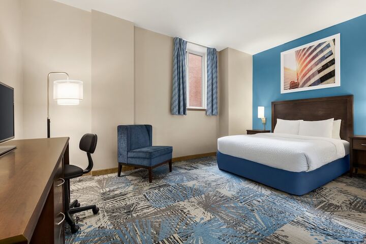 Room 11 of 32