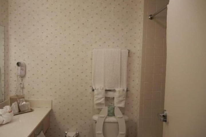 Room 24 of 34