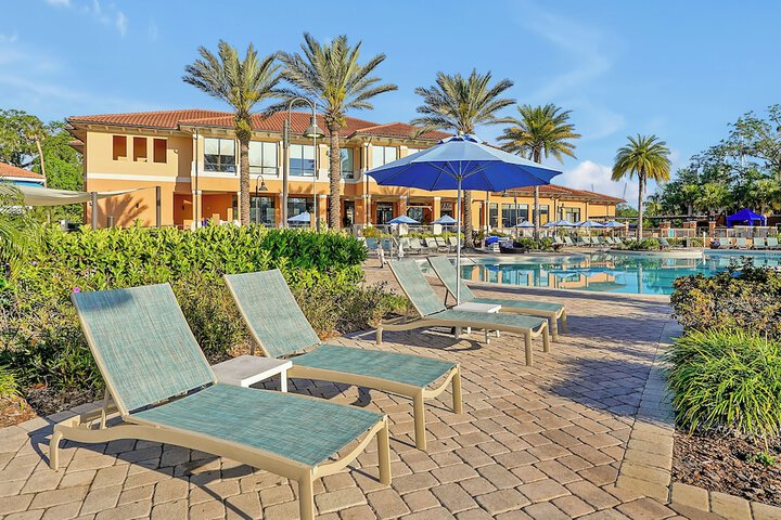 Regal Oaks Resort Vacation Townhomes by IDILIQ