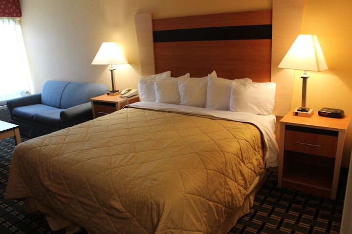 Room 13 of 36