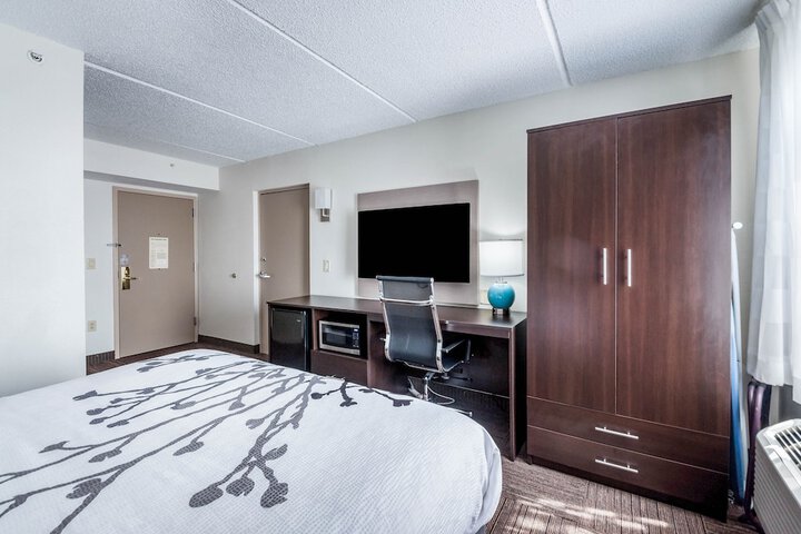 Room 17 of 32