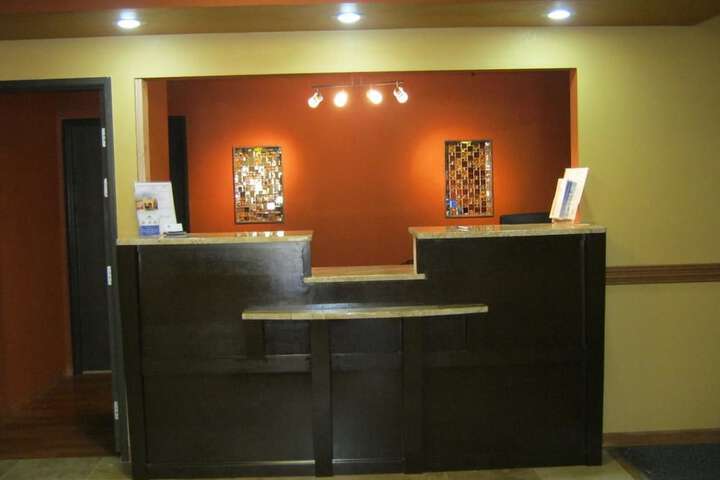 Burnsville Inn & Suites