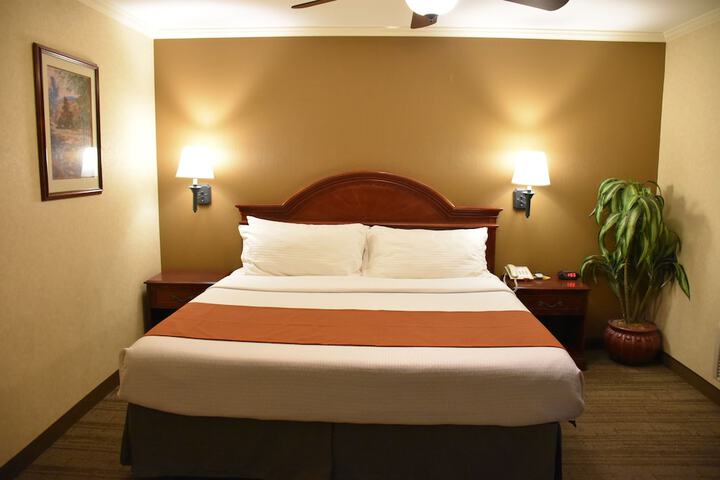 Room 17 of 37