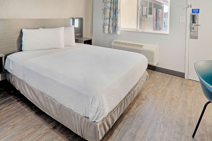 Motel 6 Lancaster CA
