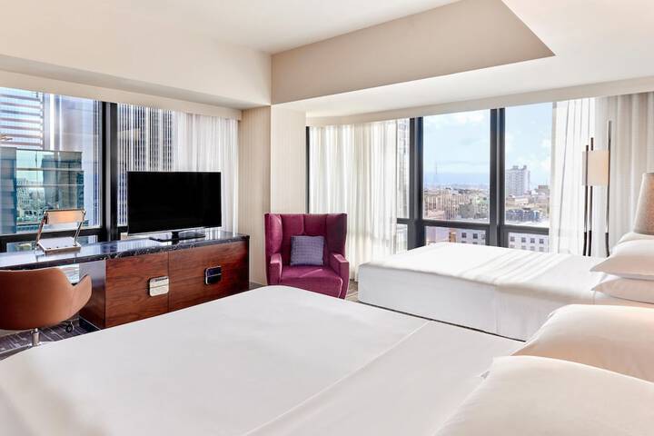 Room 35 of 76