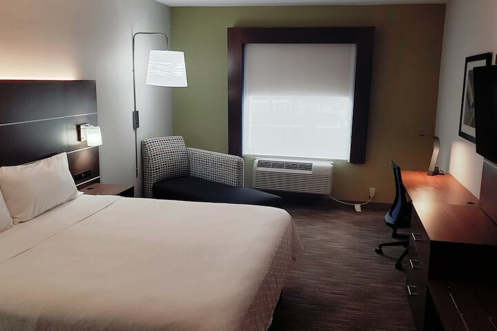 Room 33 of 47