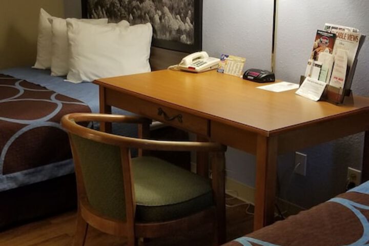 Room 7 of 32