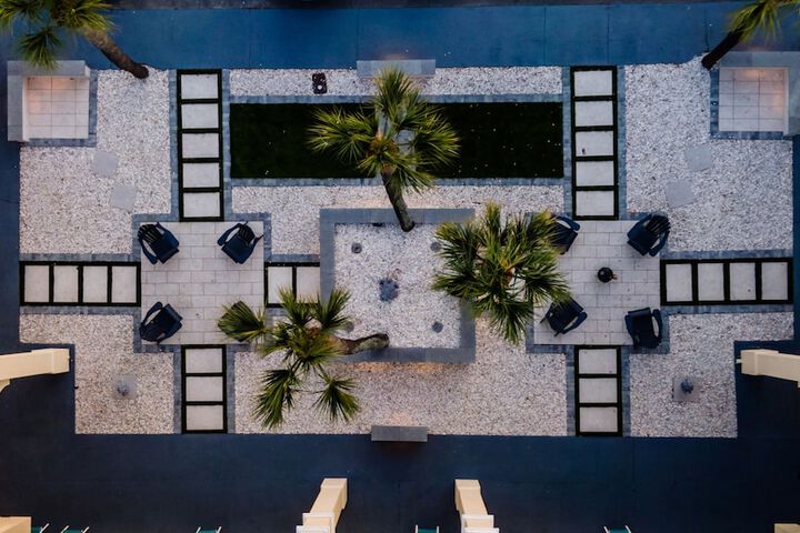 Hotel Exterior 30 of 32