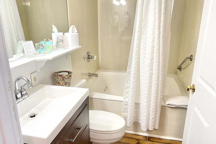 Room 35 of 103