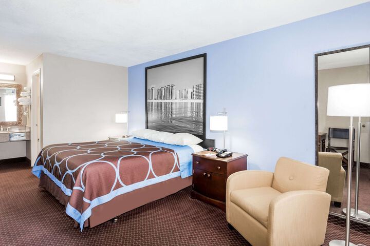 Room 33 of 38