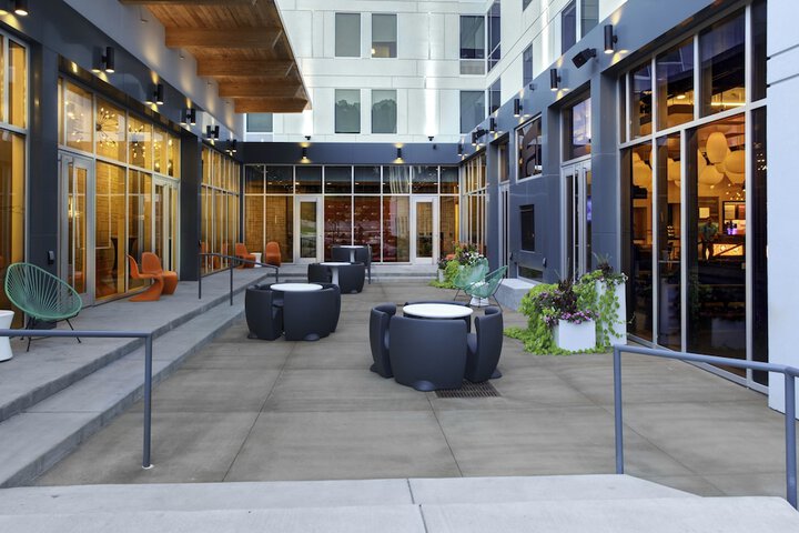 Hotel Exterior 71 of 77