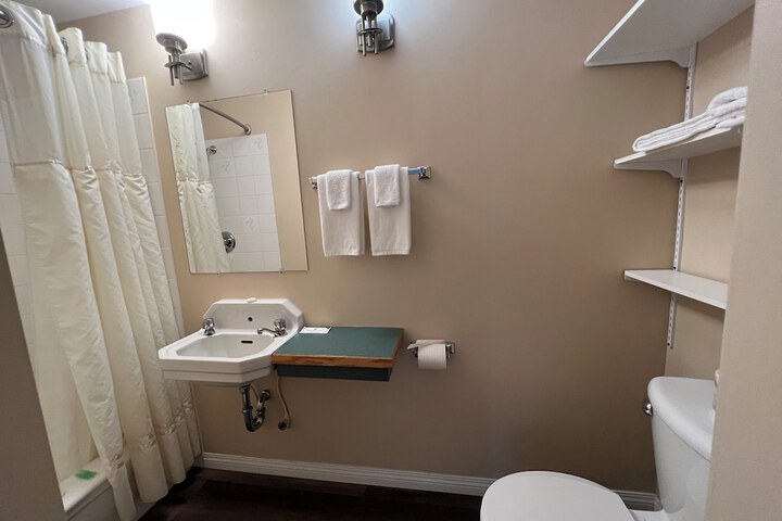 Room 134 of 153