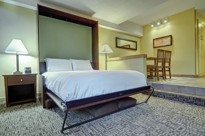 Room 27 of 64