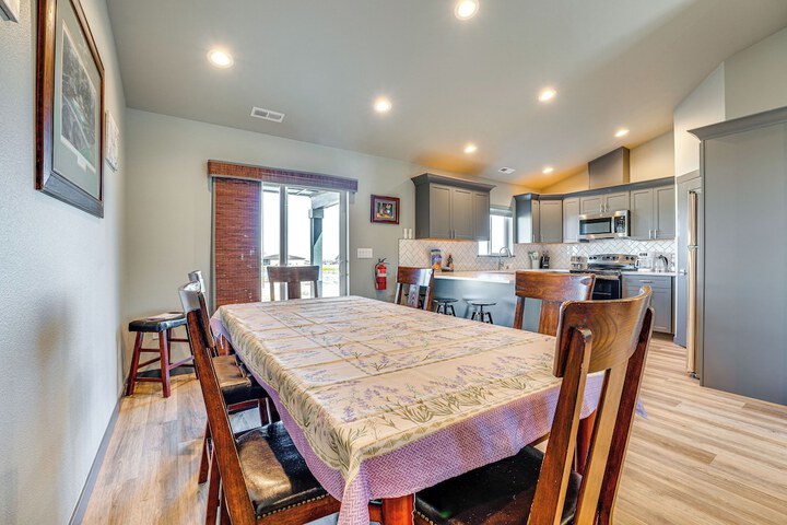 Charming Home Half-mi to Potholes State Park