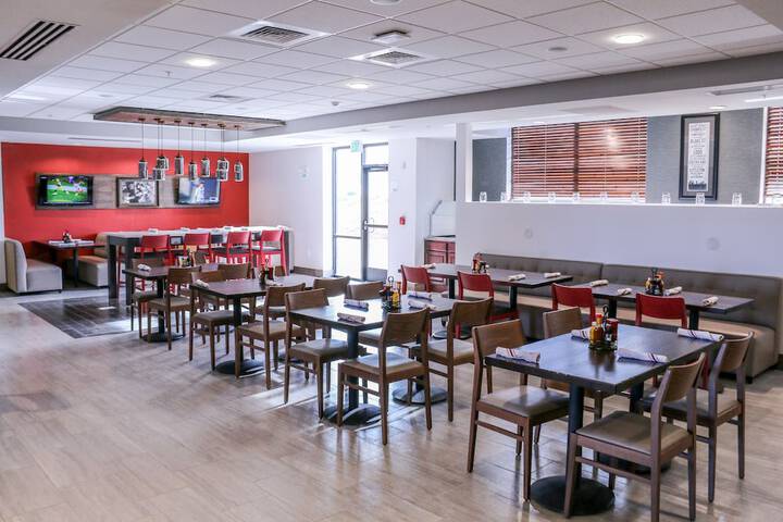 Holiday Inn & Suites Denver Tech Center-Centennial by IHG