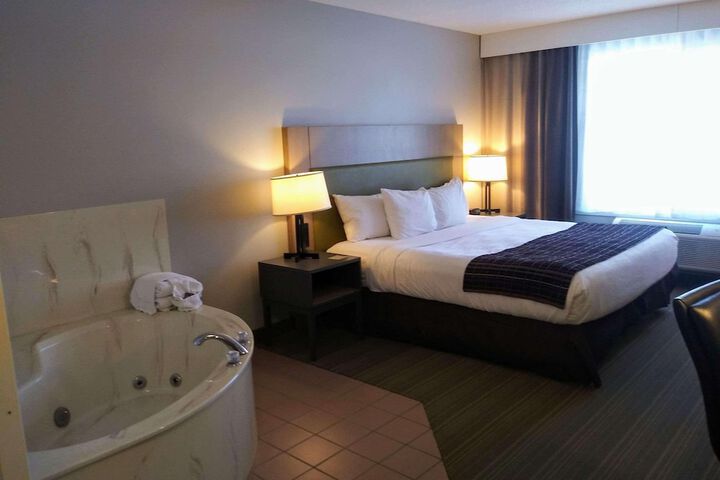 Room 5 of 10
