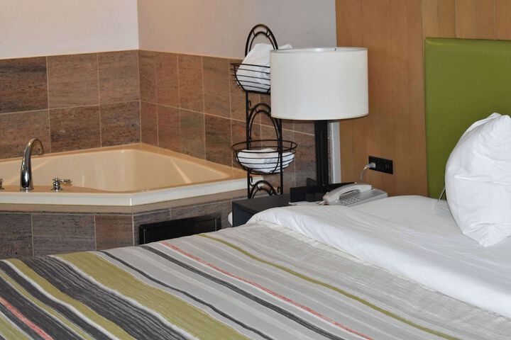 Country Inn & Suites by Radisson Hagerstown, MD