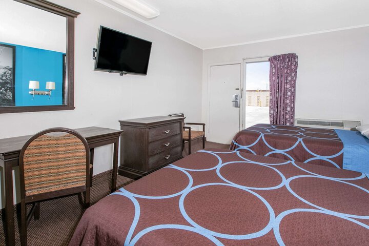 Room 13 of 16