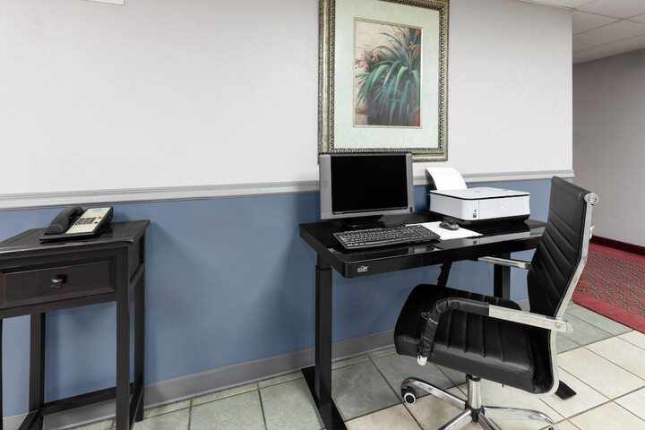 Days Inn by Wyndham Mountain Home