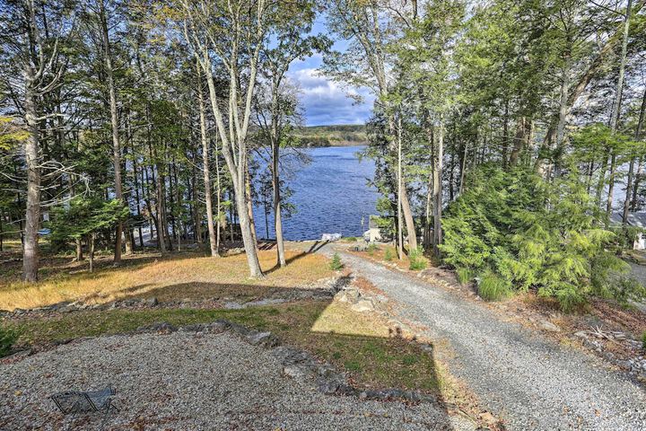 Beautiful Lakefront Retreat w / Deck & Views!
