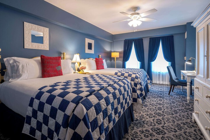 Room 44 of 111