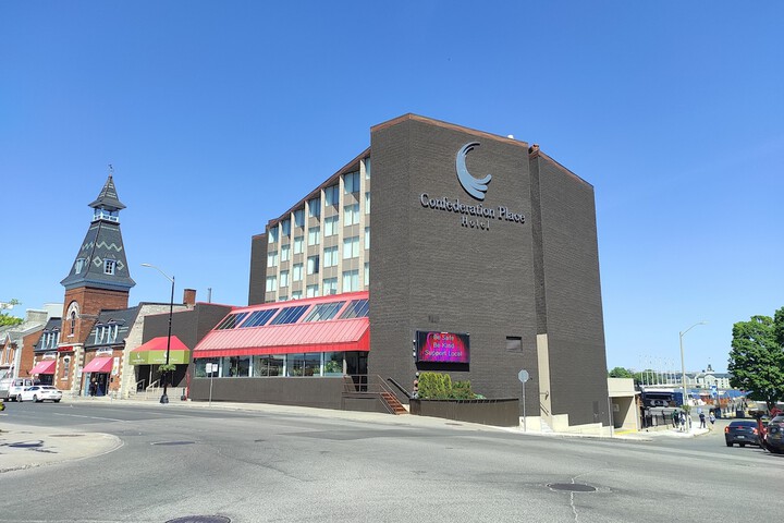 Confederation Place - Hotel
