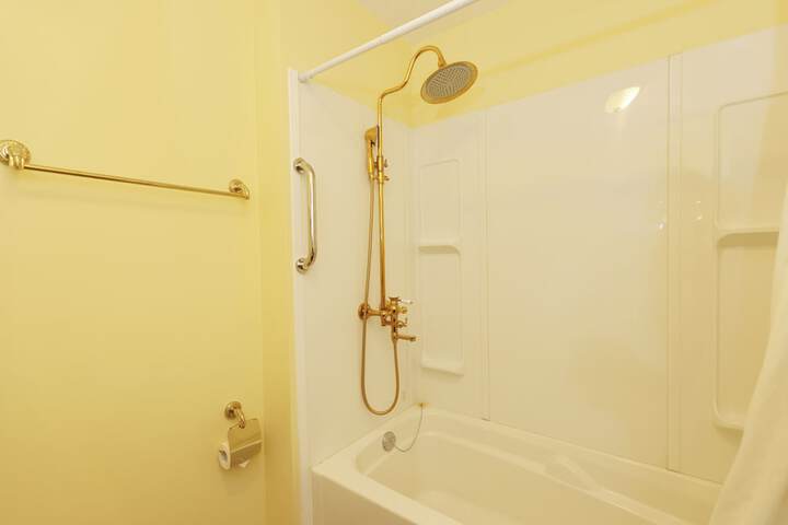 Room 156 of 252