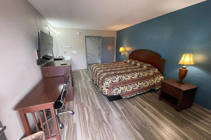 Room 8 of 10